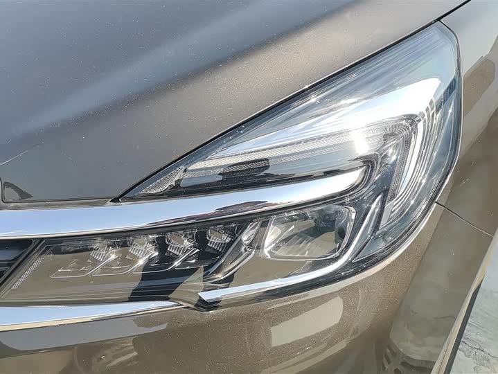 Photo 5 - Buick GL8 ES