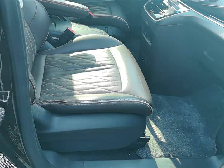 Photo 8 - Buick GL8 ES
