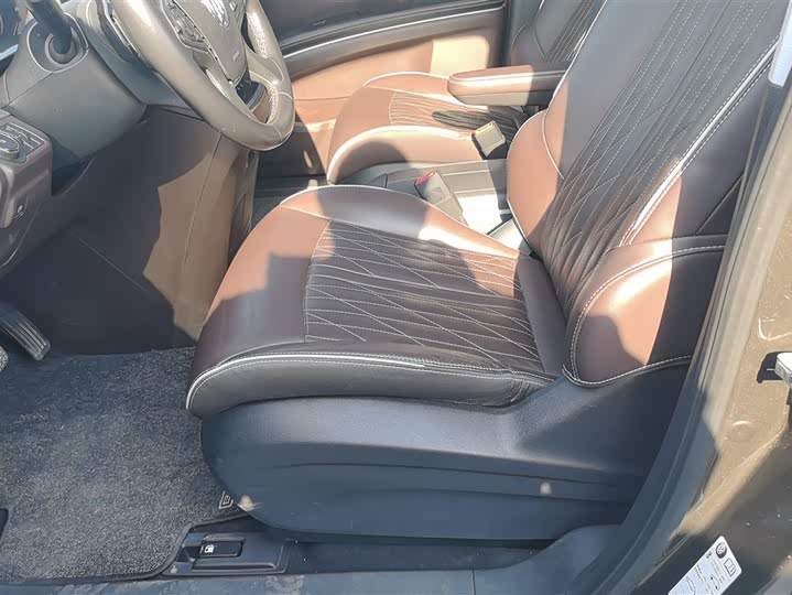 Photo 9 - Buick GL8 ES