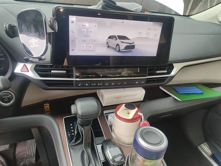 Фото 6 - Toyota Sienna