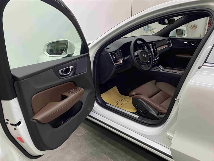 Volvo S60 2025 2025款 B4 智远豪华版