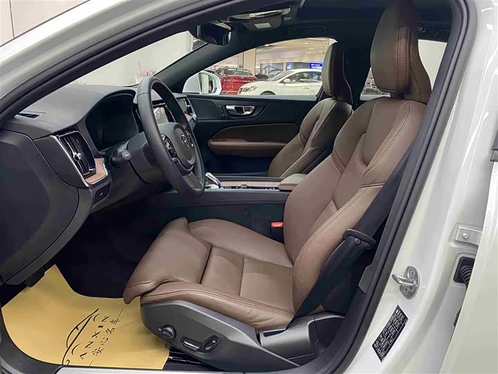 Volvo S60 2025 2025款 B4 智远豪华版