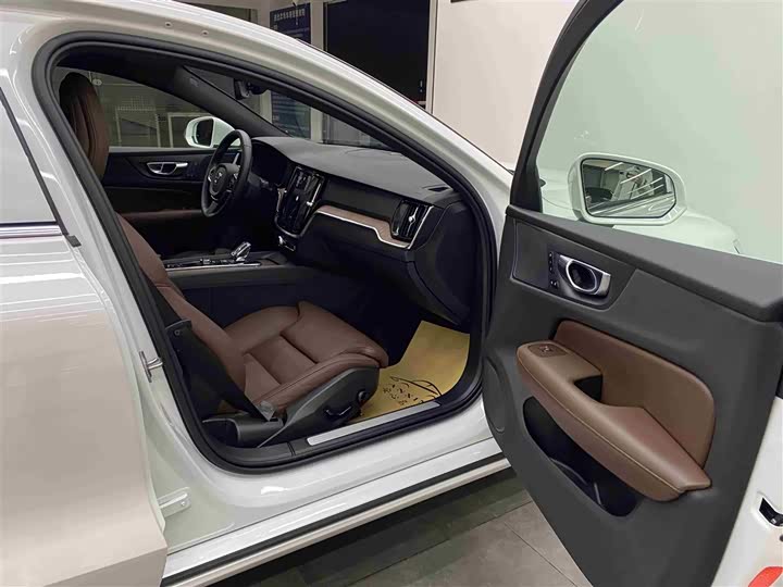 Volvo S60 2025 2025款 B4 智远豪华版