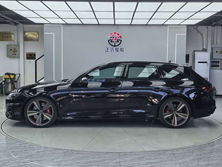 Audi RS 4 2021 2021款 RS4 Avant 暗金版