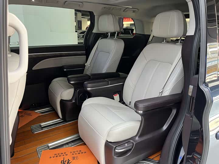 GAC Trumpchi M8 2021 2021款 领秀系列 390T 至尊版