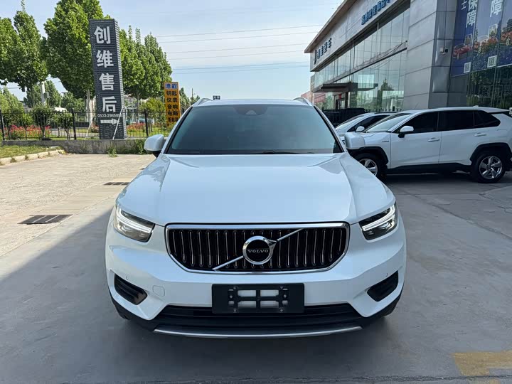 Фото 2 - Volvo XC40