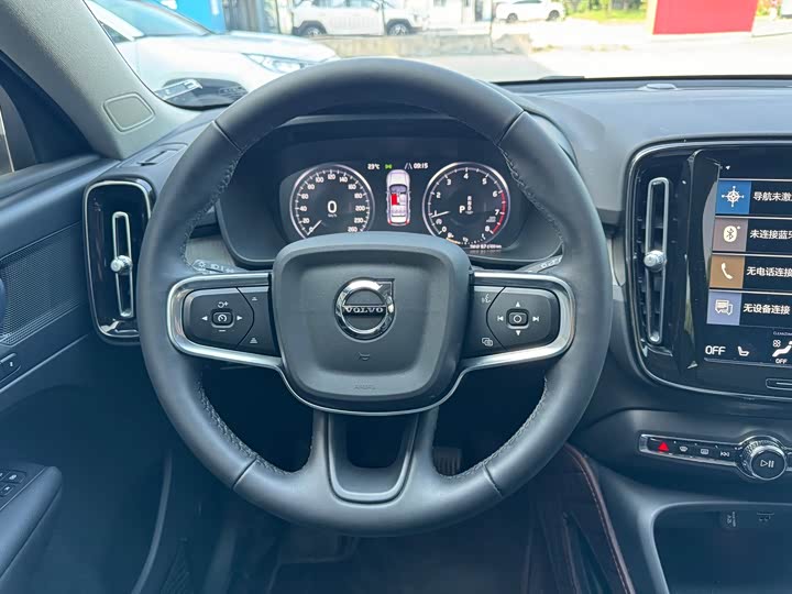 Фото 5 - Volvo XC40