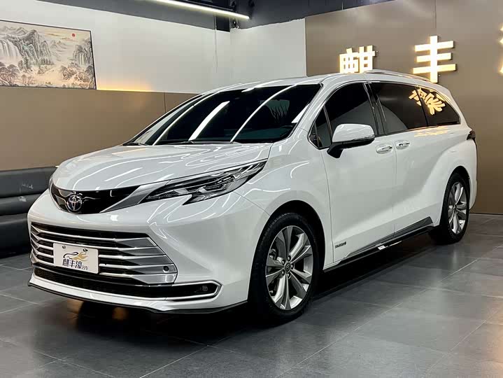 Фото 1 - Toyota Sienna