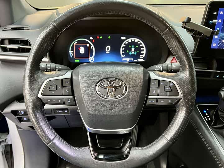 Фото 9 - Toyota Sienna