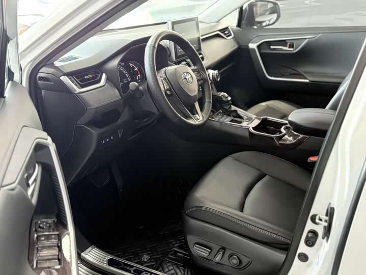 Toyota RAV4 2021 2021款 2.0L CVT四驱风尚PLUS版