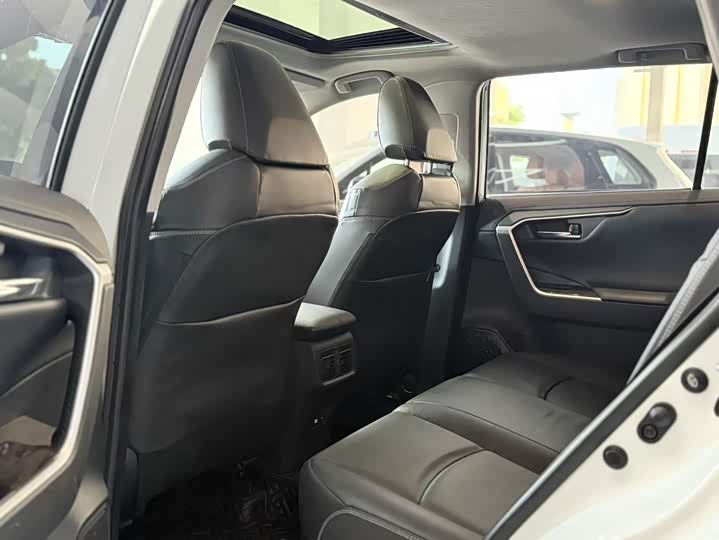 Toyota RAV4 2021 2021款 2.0L CVT四驱风尚PLUS版