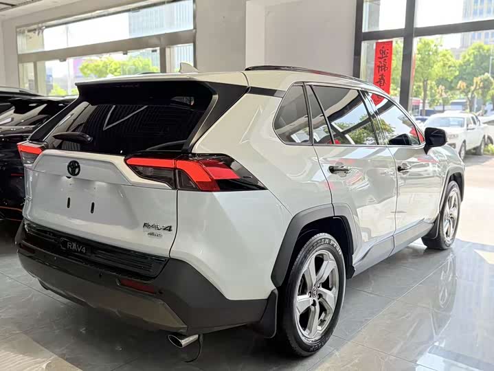 Toyota RAV4 2021 2021款 2.0L CVT四驱风尚PLUS版
