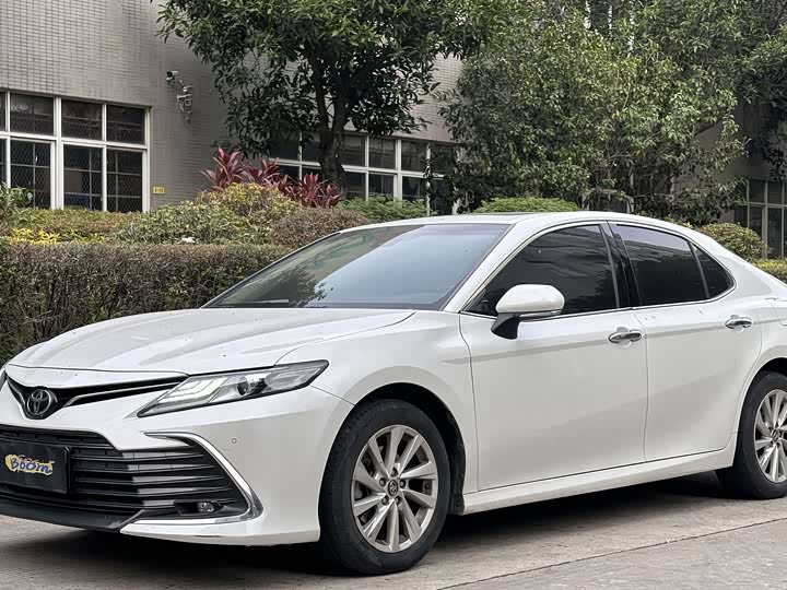 Фото 1 - Toyota Camry