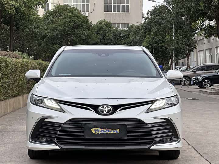 Фото 2 - Toyota Camry