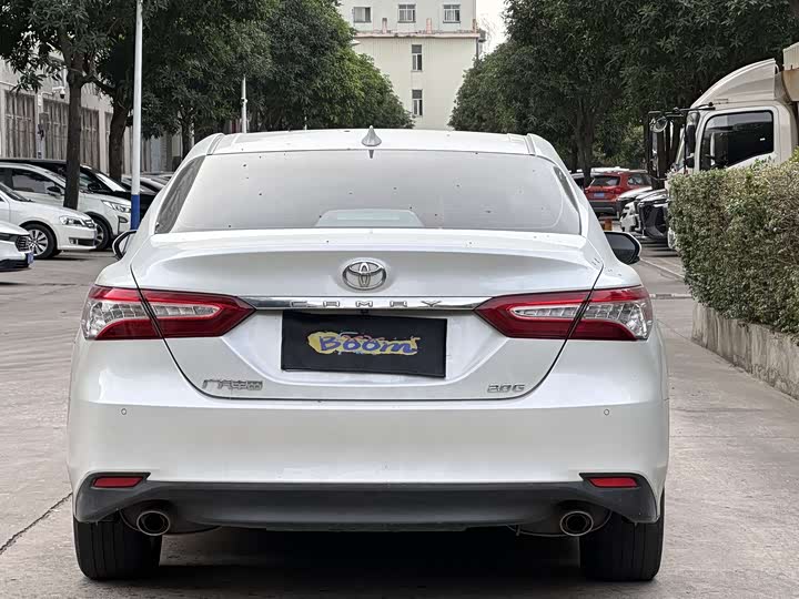 Фото 4 - Toyota Camry
