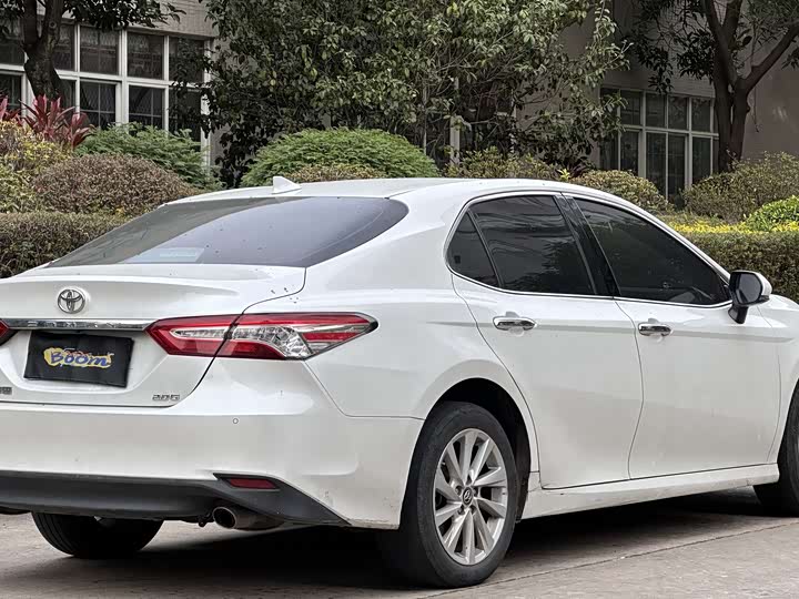 Фото 5 - Toyota Camry