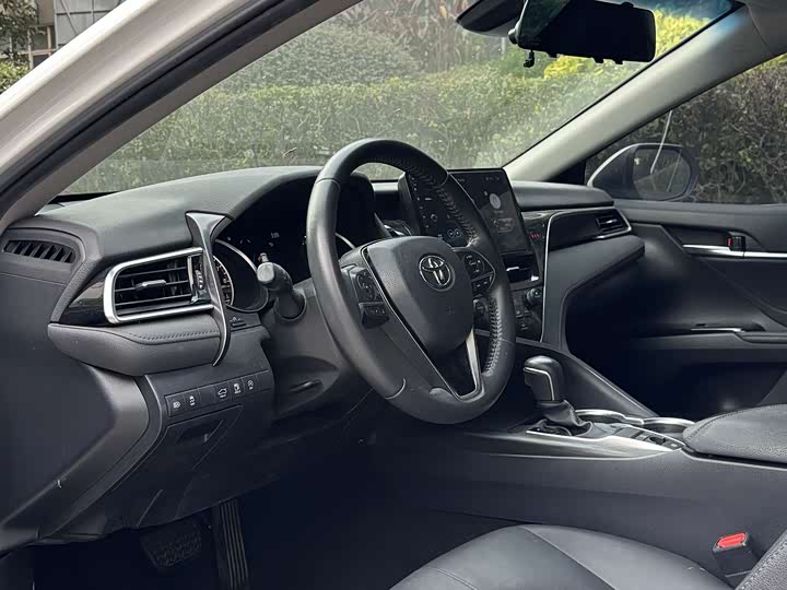 Фото 7 - Toyota Camry