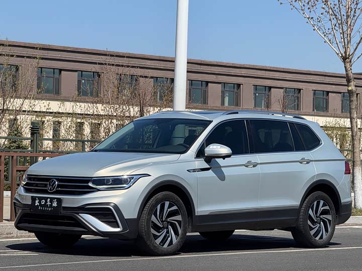Фото 1 - Volkswagen Tiguan L Pro