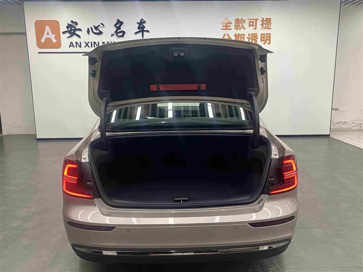 Volvo S60 2025 2025款 B4 智逸豪华版