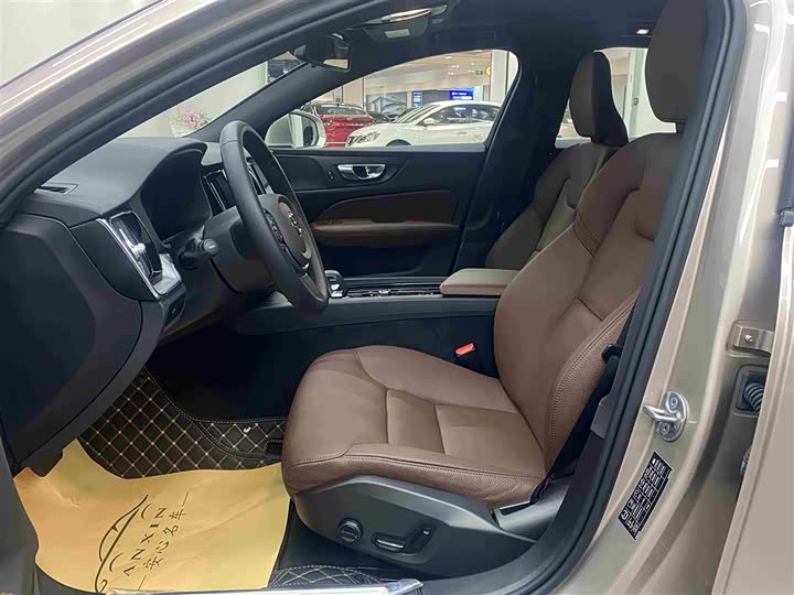 Volvo S60 2025 2025款 B4 智逸豪华版