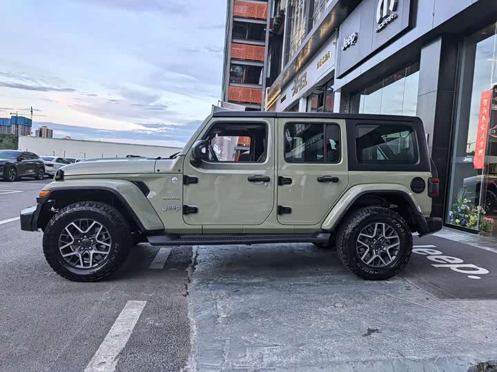 Jeep Wrangler 2024 2024款 2.0T 撒哈拉四门版