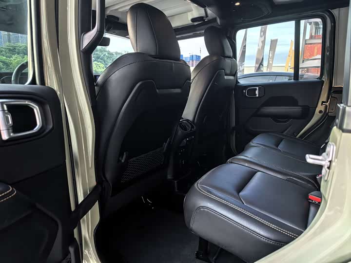 Jeep Wrangler 2024 2024款 2.0T 撒哈拉四门版