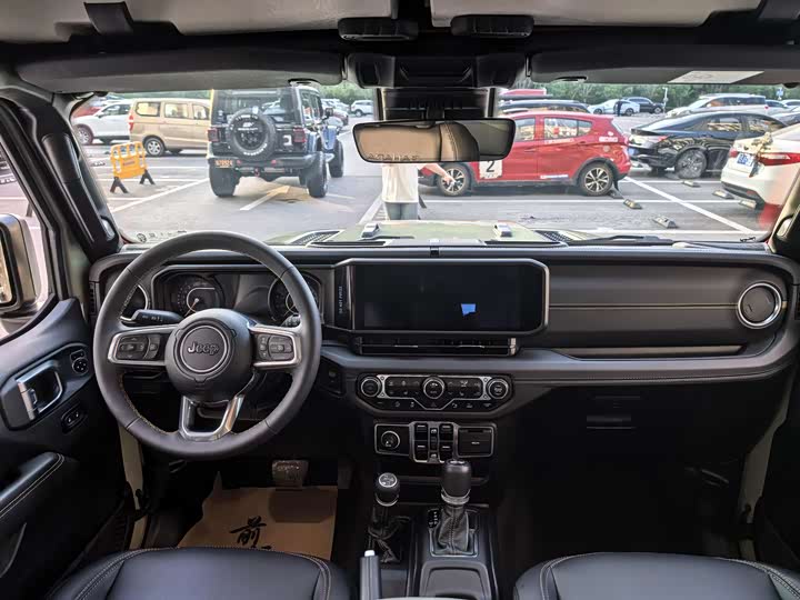 Jeep Wrangler 2024 2024款 2.0T 撒哈拉四门版