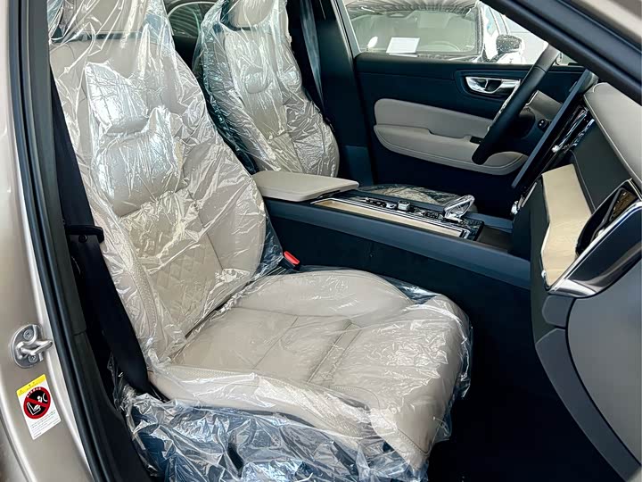 Volvo XC60 2026 2026款 B5 四驱智远豪华版
