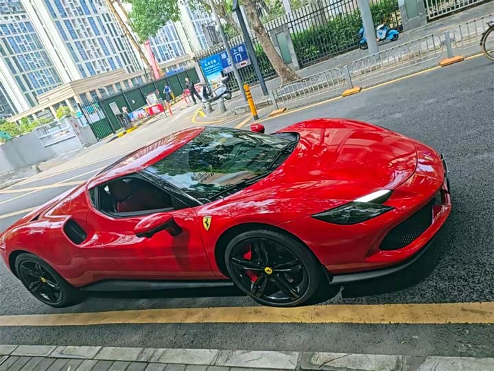 Фото 3 - Ferrari 296