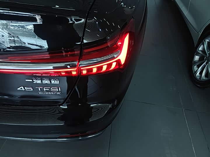 Photo 8 - Audi A6L
