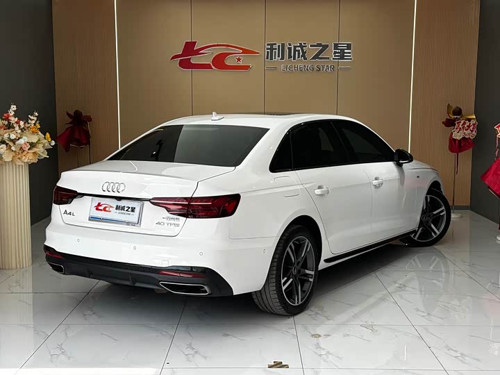 Фото 4 - Audi A4L
