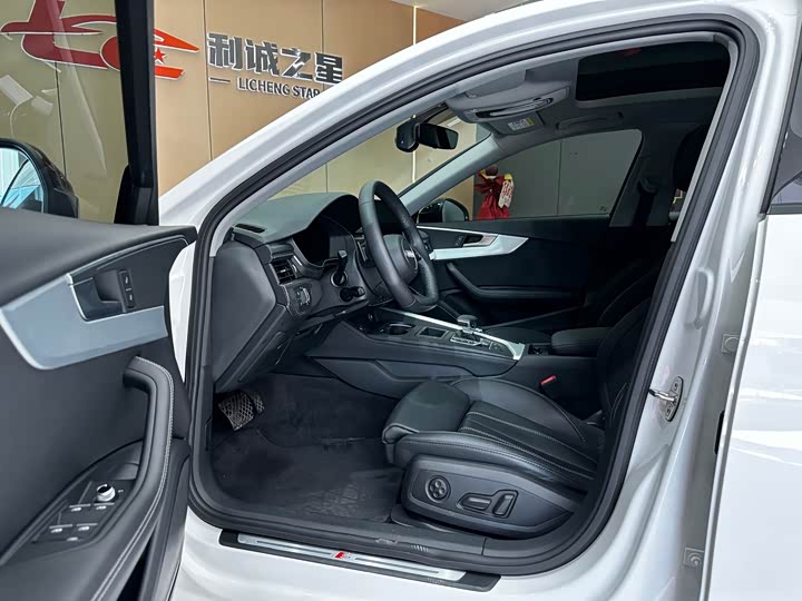 Фото 9 - Audi A4L