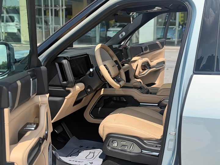 2025 BYD FangChengBao Leopard 8