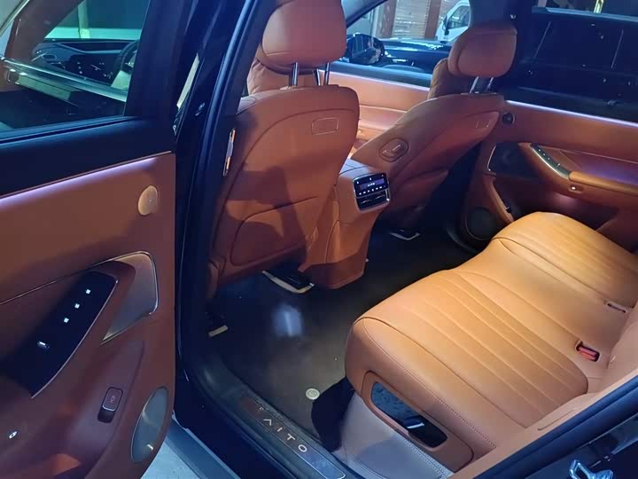 Aito M8 2025 2025款 增程 Max+版 53.4kWh 5座版 (192线激光雷达）