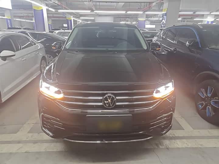 Volkswagen Tiguan L Pro 2025 2025款 出众款 330TSI 自动两驱R-Line龙耀版