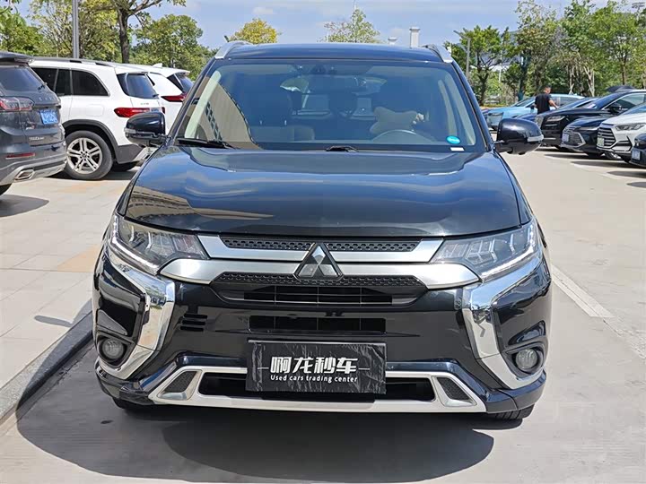 Фото 2 - Mitsubishi Outlander