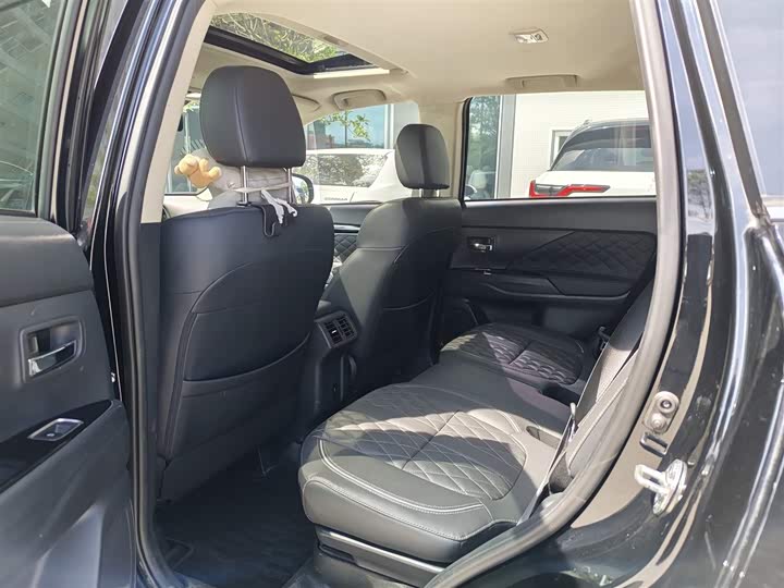 Фото 5 - Mitsubishi Outlander