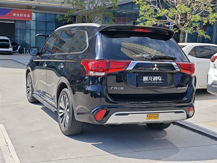 Фото 7 - Mitsubishi Outlander