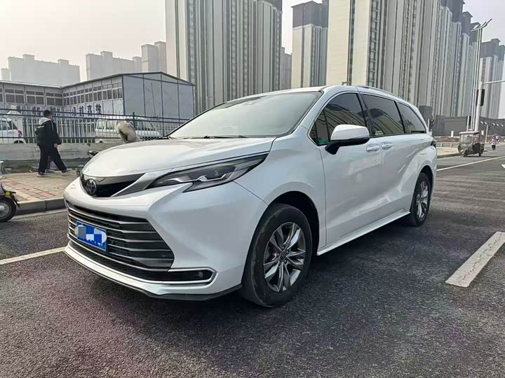 Photo 1 - Toyota Sienna