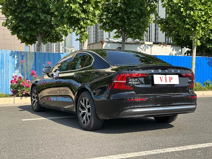 Volvo S60 2025 2025款 B4 智远豪华版