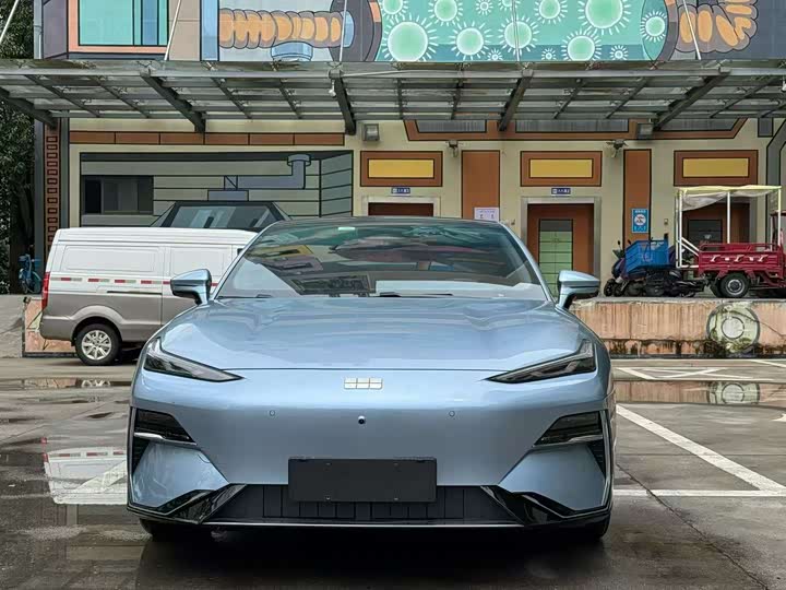 Фото 2 - Geely Galaxy E8