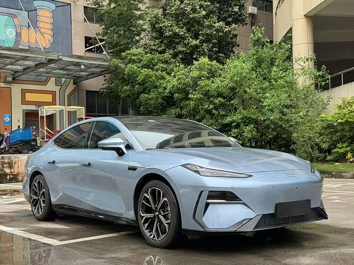 Фото 3 - Geely Galaxy E8