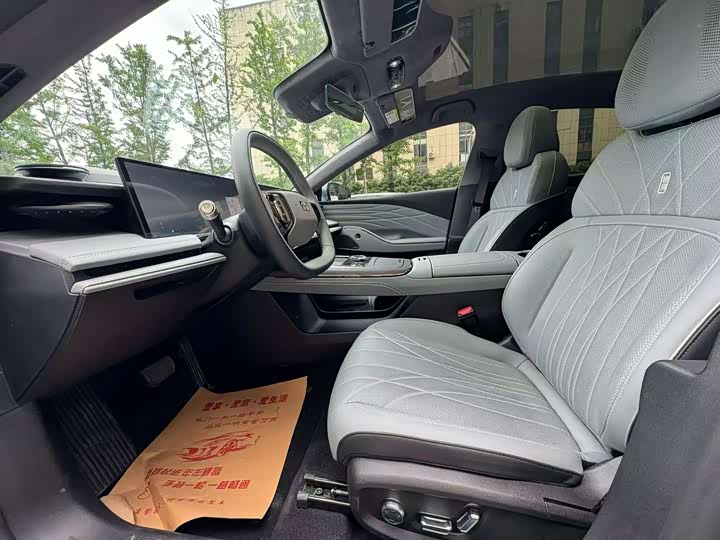 Фото 4 - Geely Galaxy E8