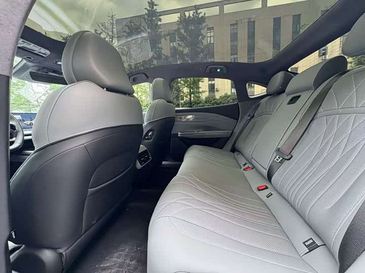 Фото 5 - Geely Galaxy E8