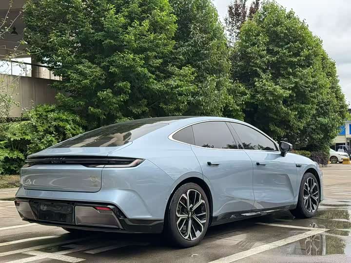 Фото 7 - Geely Galaxy E8
