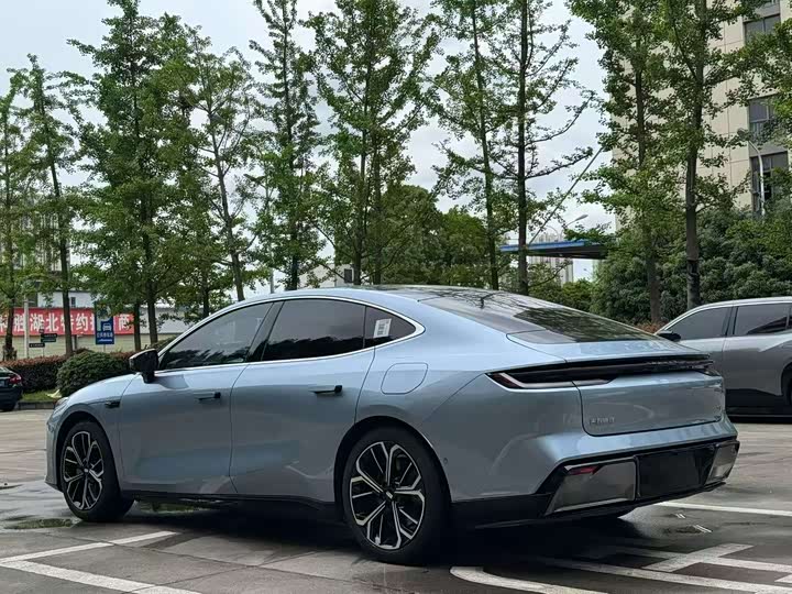 Фото 9 - Geely Galaxy E8