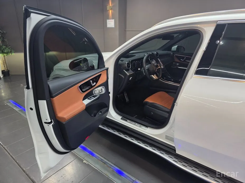 Mercedes-Benz GLC-Class 2023 GLC300 4MATIC AMG Line