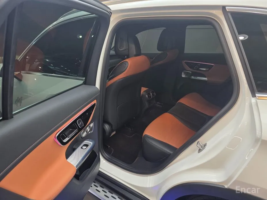 Mercedes-Benz GLC-Class 2023 GLC300 4MATIC AMG Line