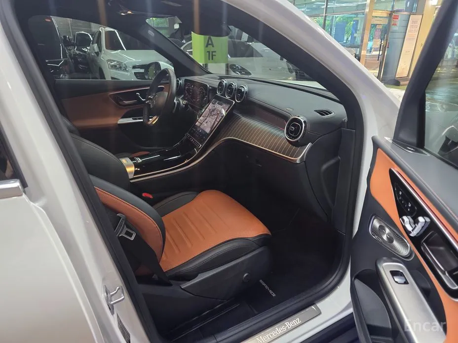 Mercedes-Benz GLC-Class 2023 GLC300 4MATIC AMG Line