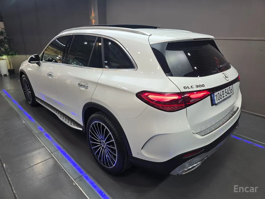 Mercedes-Benz GLC-Class 2023 GLC300 4MATIC AMG Line